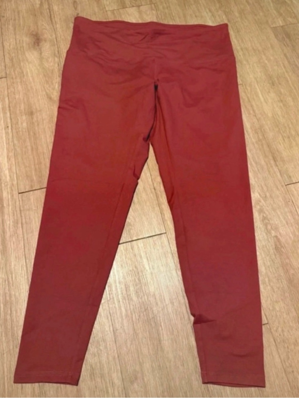 NWOT- Women’s burgundy Active Leggings